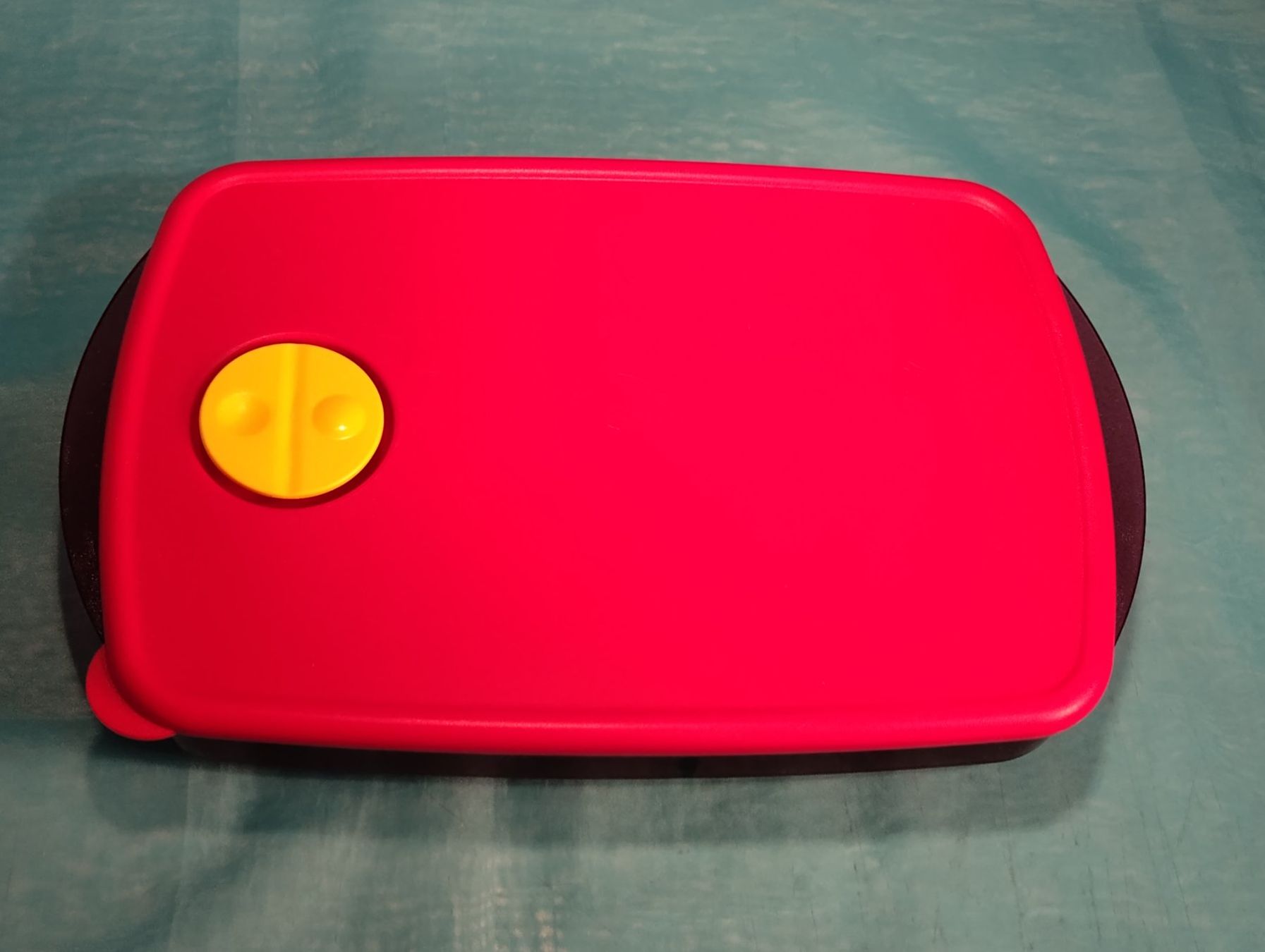 Tupperware Contenitori & Simili: Tupperware Mikrowellen Behälter, rot, 3 Abteile – Usato da Bellach venduto da JingleCherry