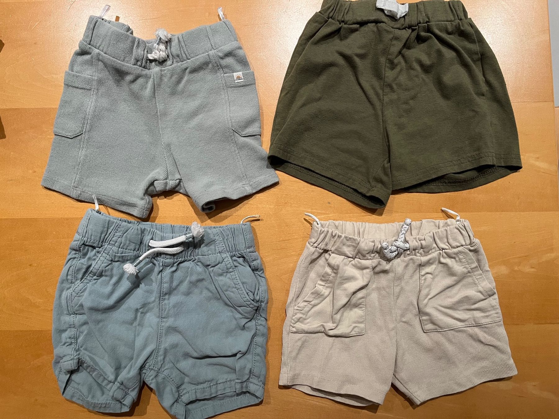 Hosen: 4 Shorts Grösse 80/86 – Gebraucht aus Ziefen von Madame1982