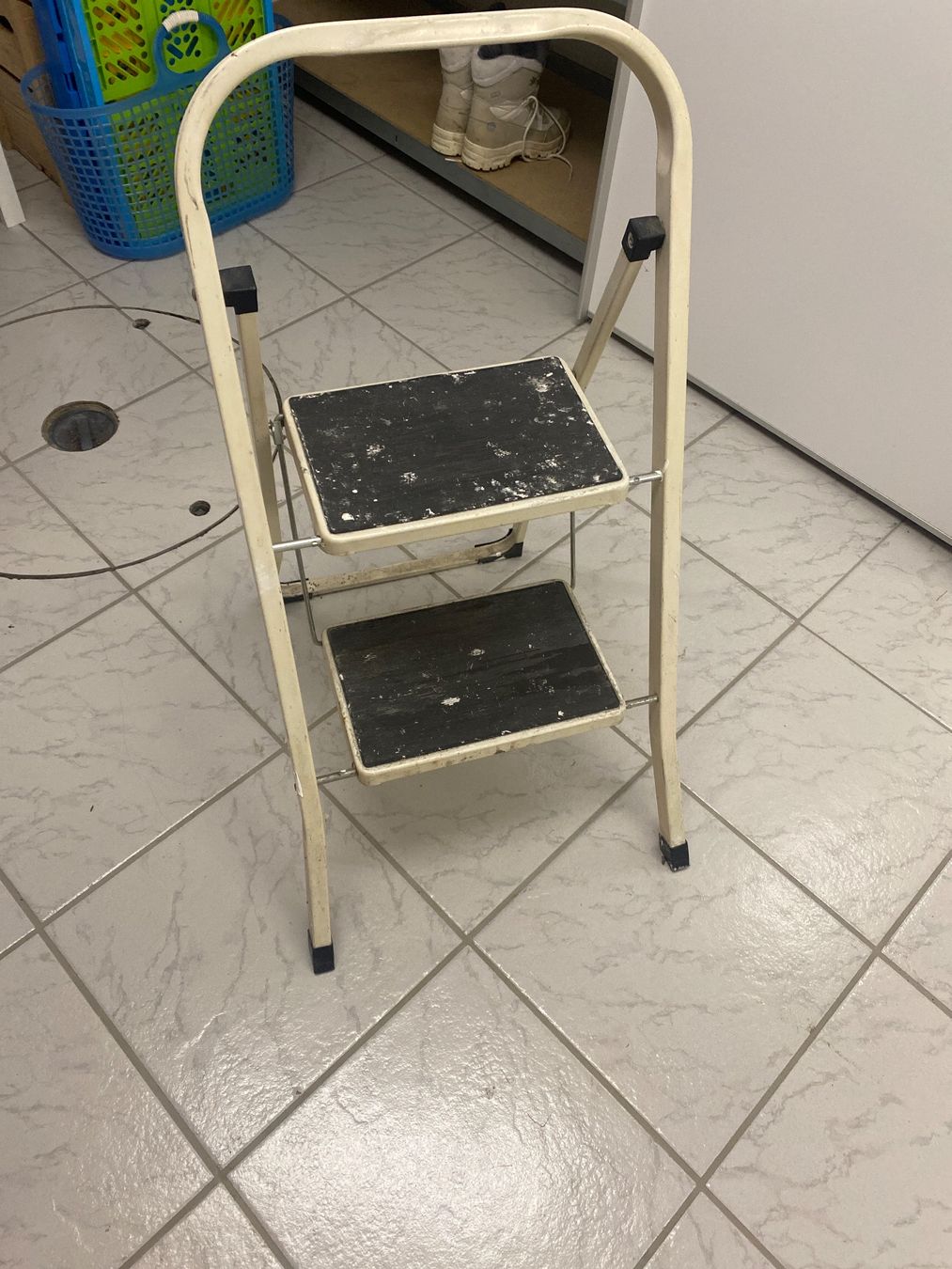 Echelles: Trittleiter 2 Stufen gebraucht – D'occasion à Niedergösgen par emi_v7qx