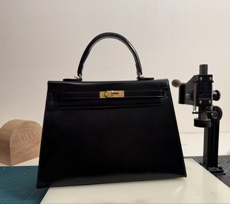 Timeless Classic: Bag 35 Black Leather / hand made