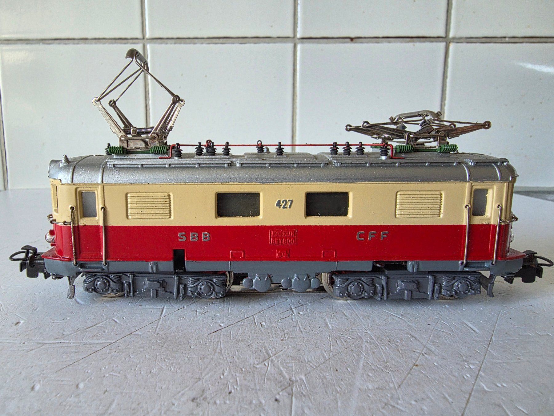 Märklin Modellini di ferrovie: E-Lok SBB Re 4/4, Lok-Nr. 427, TEE – Nuovo (secondo la descrizione) da Seuzach venduto da Loeckeli01 1