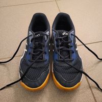 Hallenschuhe Asics 37 (eher 36)