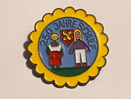 1 Pin Schule 250 Jahre