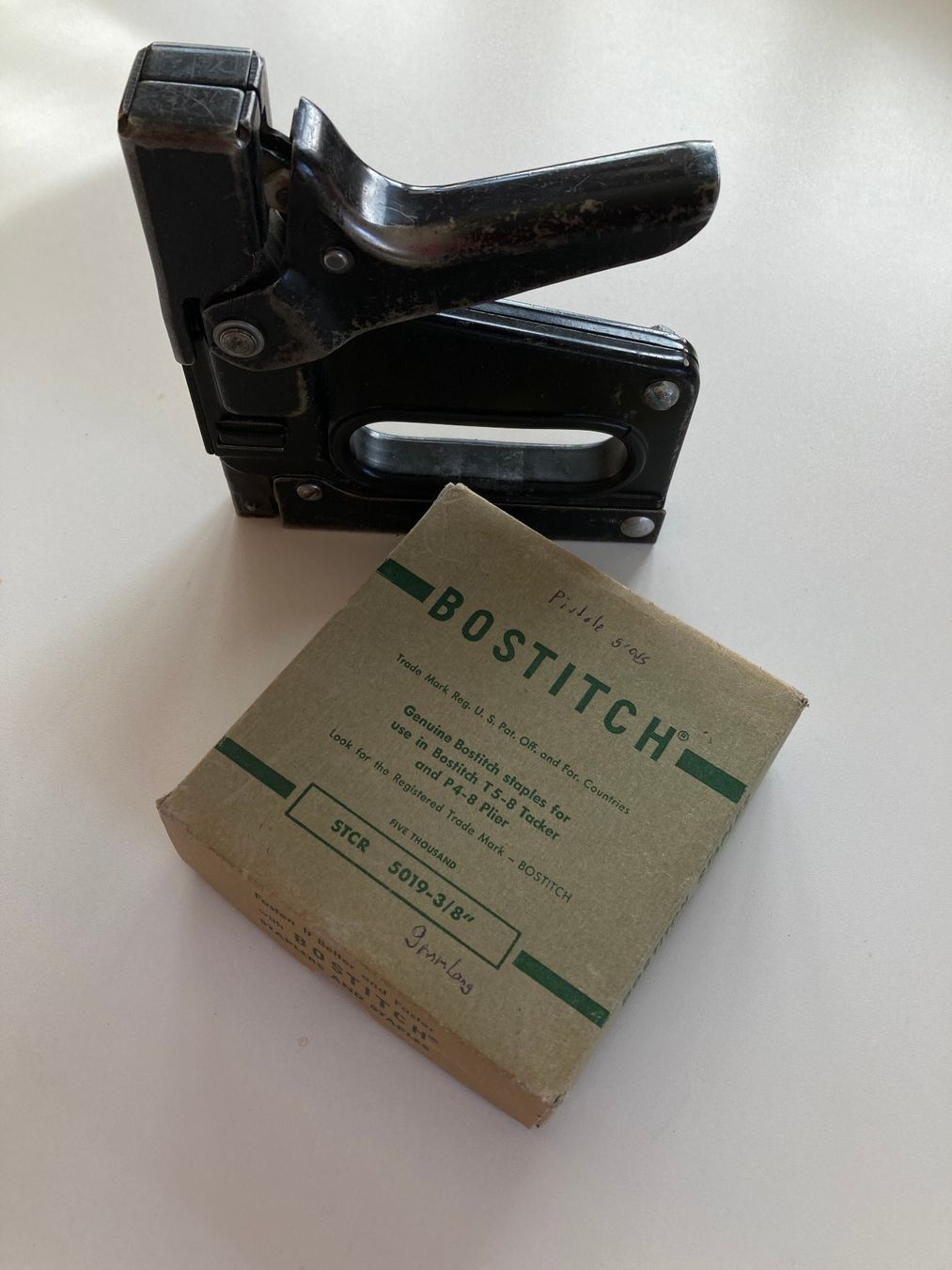 Bostitch Tutti gli attrezzi: BOSTITCH T5 Tacker, Handtacker / Heftpistole mit Klammern ! – Usato da Chur venduto da Hermes421 2