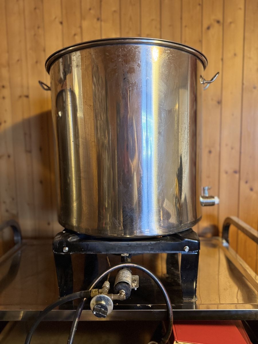 Küchengeräte: 100l Topf inkl Gasbrenner – Gebraucht aus Balterswil von