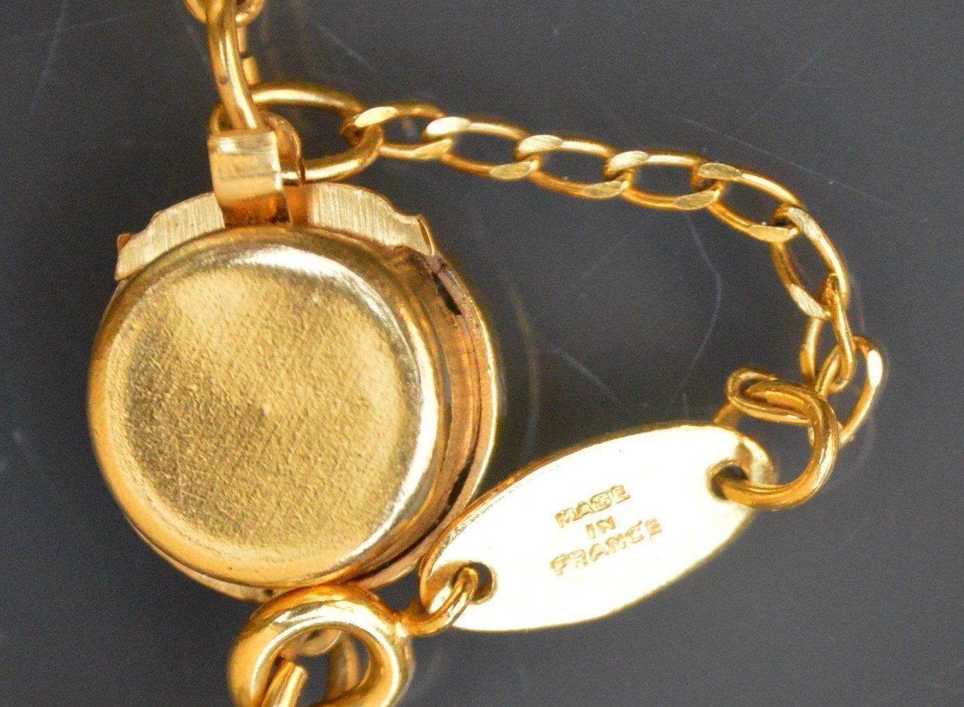 Chanel Catenine: Perlenkette CHANEL collier de perles – Usato da Collonges venduto da Auganien 6