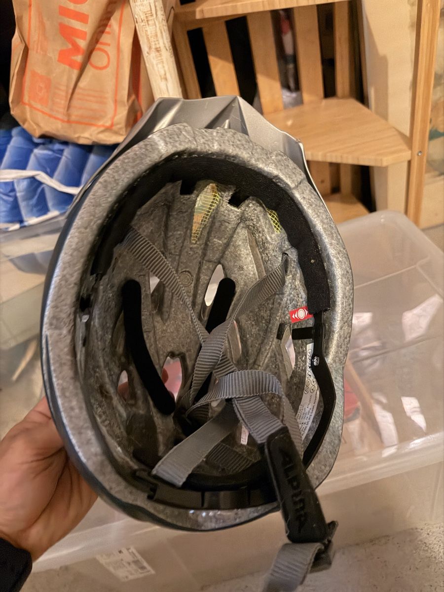 Caschi: Velo Helm  – Usato da Horgen venduto da baluu_10 1