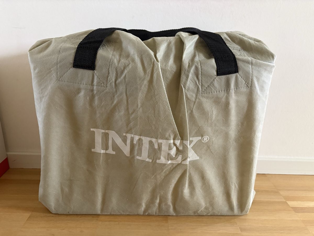 Lits: Intex inflatable bed  – D'occasion à Binningen par G_Sam87