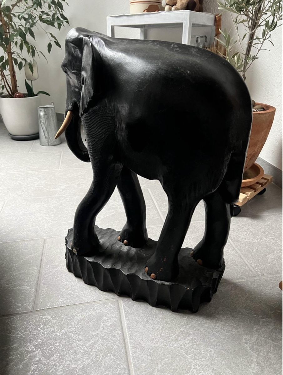 Skulpturen & Statuen: Grand éléphant en bois massif – Gebraucht aus Sonceboz-Sombeval von Dino695 1