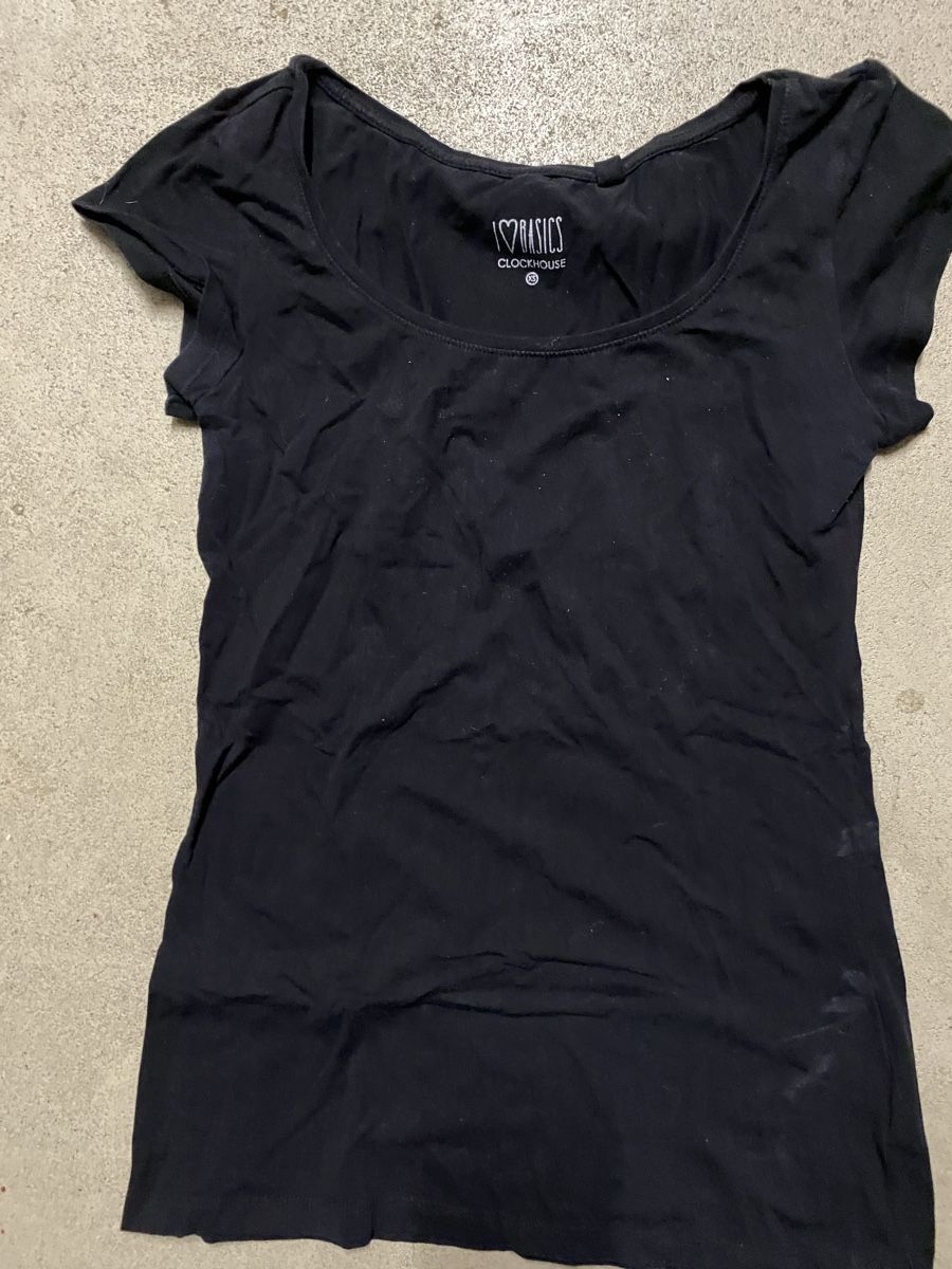 T-shirt: Tshirt schwarz – Usato da Luzern venduto da oli_6x2r 1