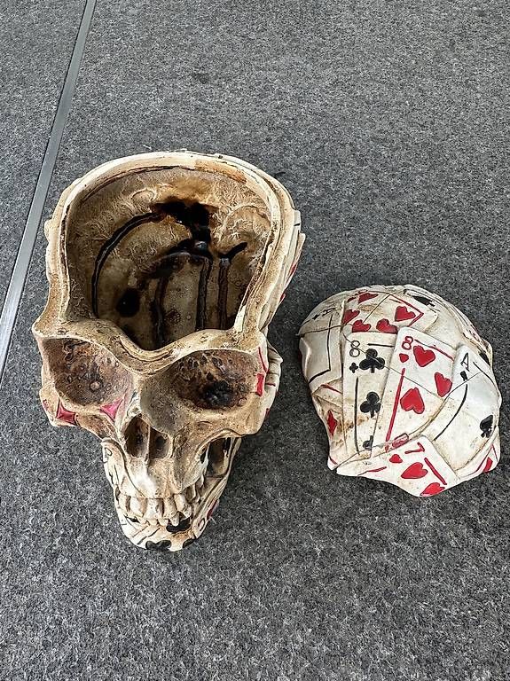 Figuren: Totenkopf – Gebraucht aus Niedergösgen von 7591