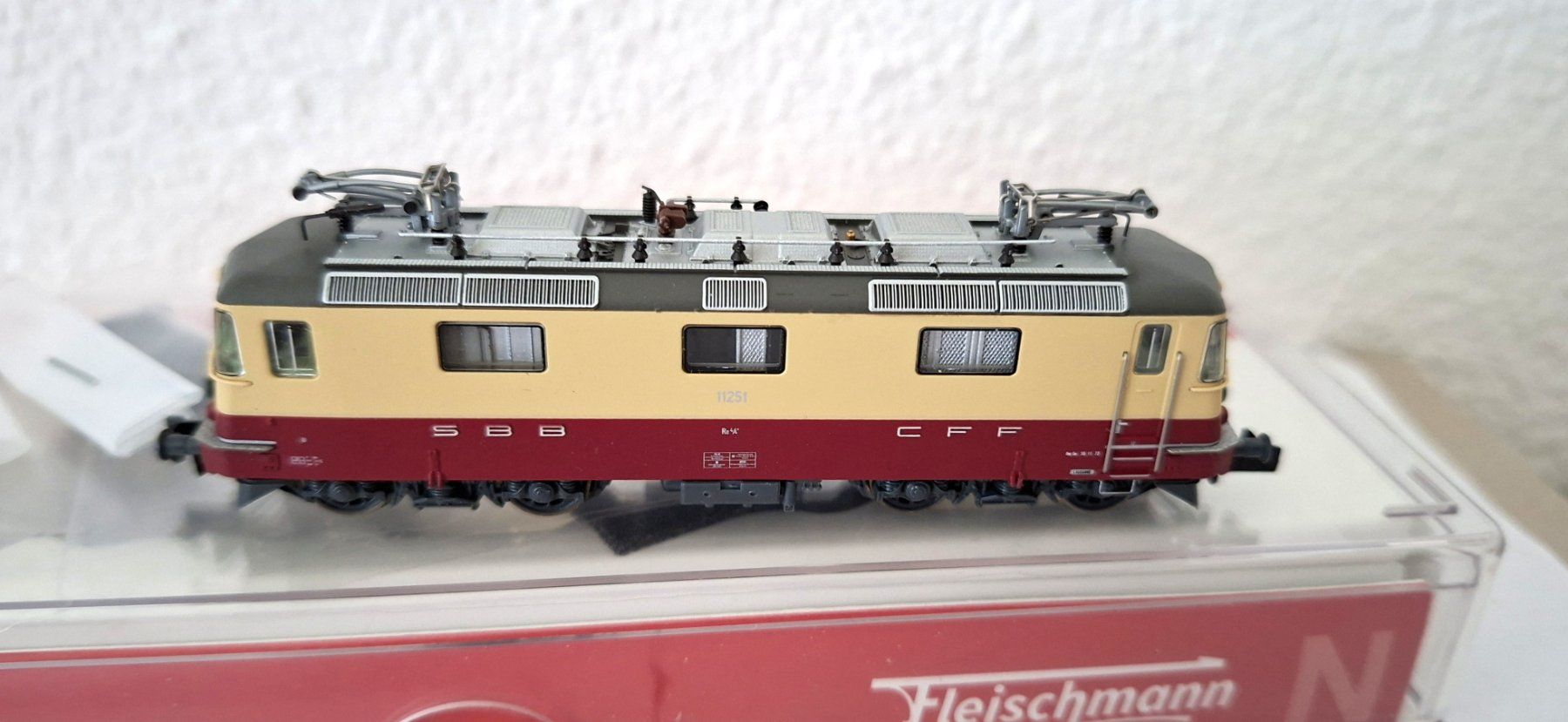 Fleischmann Modellini di ferrovie: Fleischmann Re 4/4 II " TEE " 732400 – Nuovo e nell'imballaggio originale da Biberist venduto da Ntrains 8