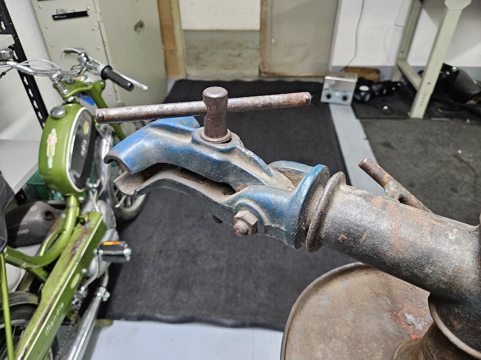 Veloständer: Velomontage/Mofamontage Vintage Ständer – Gebraucht aus Mellingen von Mech-Service 6