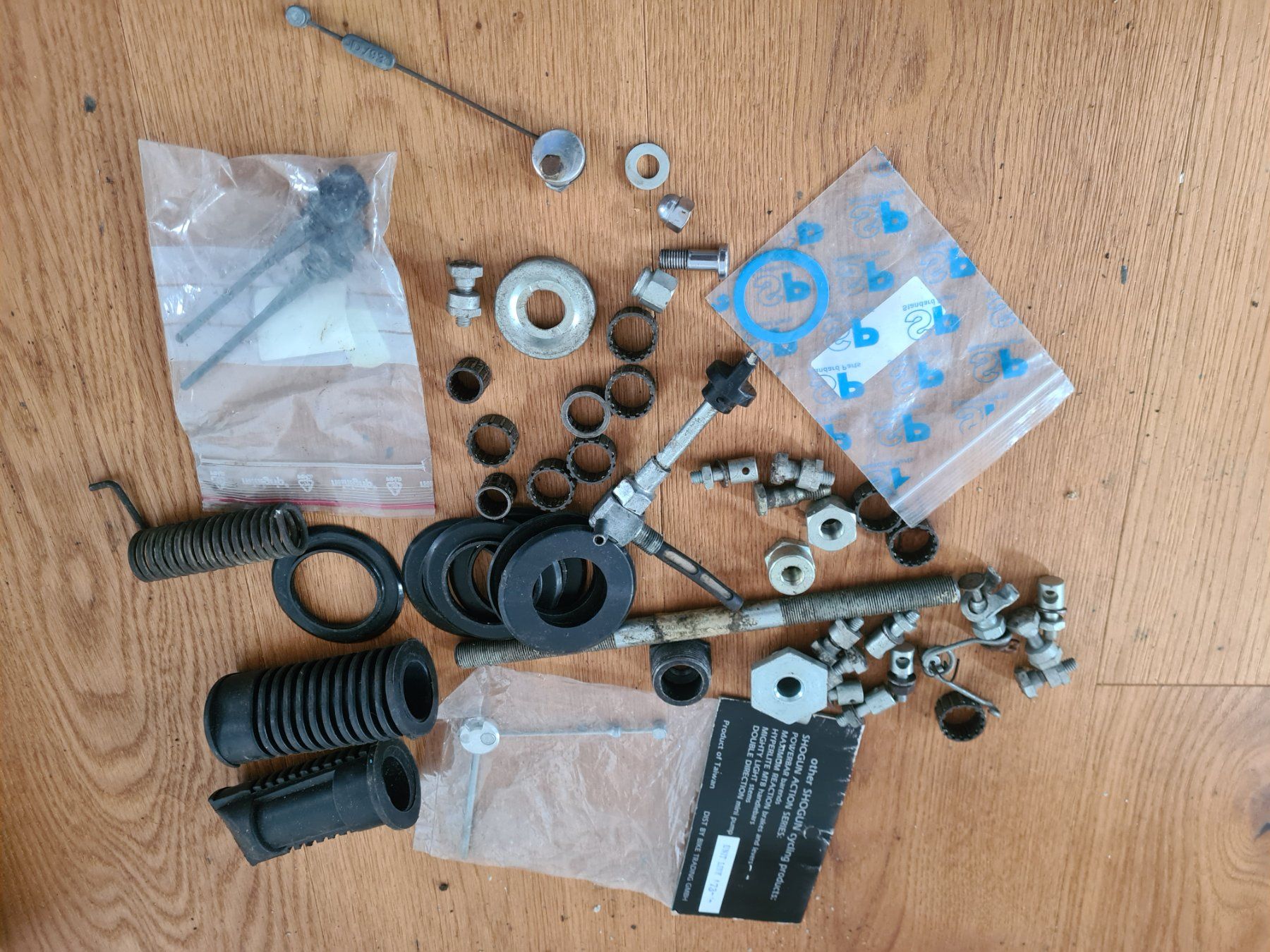 Puch Ciclomotori: Diverse Schrauben und Teile Zt. NOS – Usato da frümsen venduto da Sailem 1