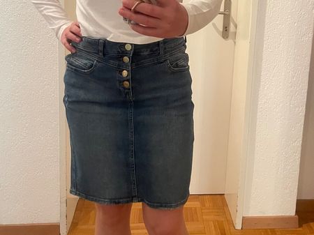 Jeans Mini Rock Esprit mit Knöpfen, Grösse 38