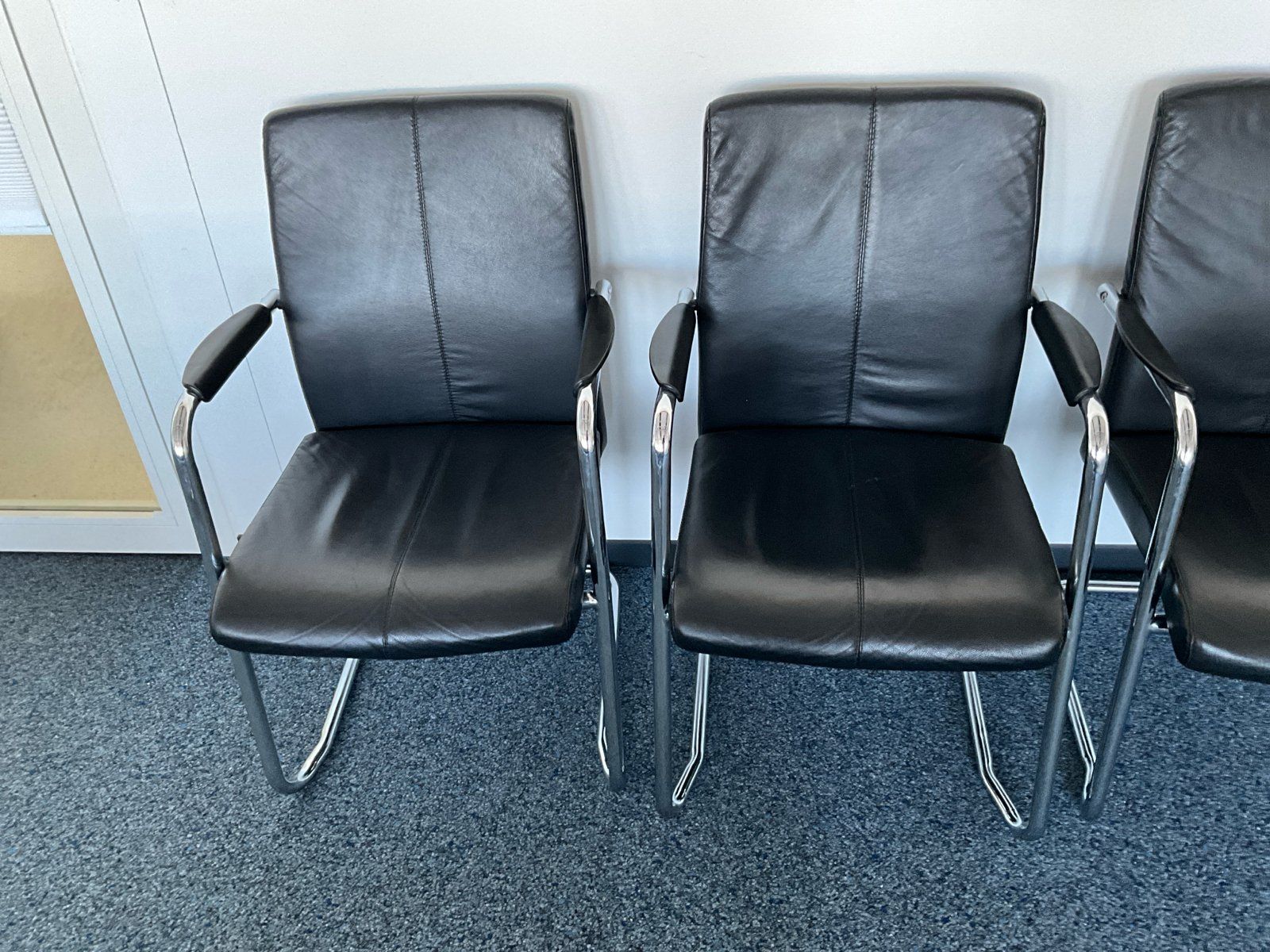 Sedie: 6 Stühle mit Lederüberzug – Usato da Zürich venduto da PIPM_Switzerland 1