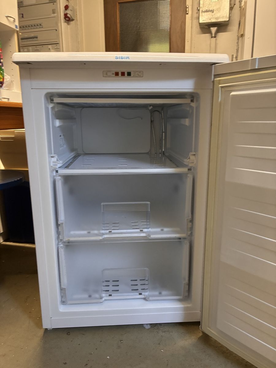 Congelatori: Gefrierschrank Sibir – Usato da Wettingen venduto da Saschamouse 2