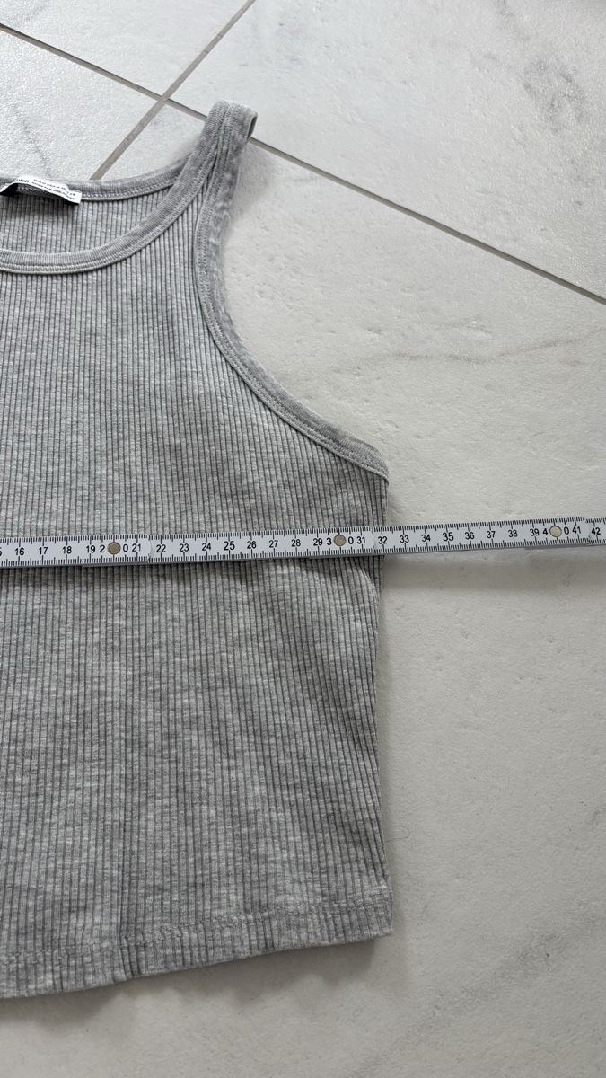 Bershka Top: Bershka Ripp-Top M Grau – Usato da Seengen venduto da sa_land 3