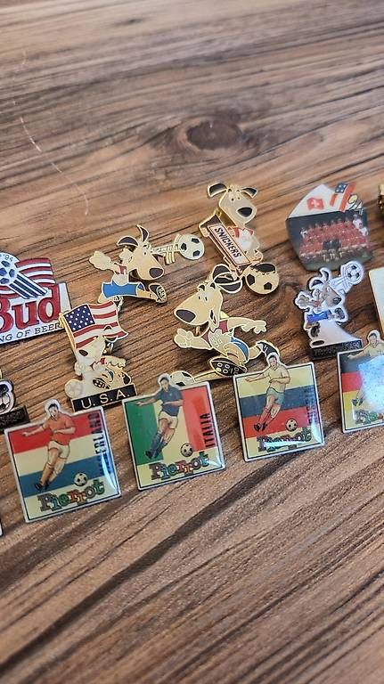 Placchette & Badge: Fussball Pins aus den 90er – Usato da Winterthur venduto da lindor_wasabi 3