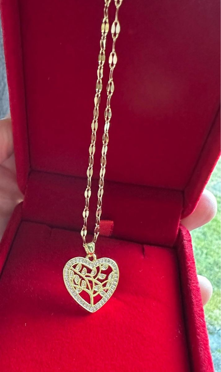 Colliers: Collier doré avec pendentif arbre de vie – Neuf (Voir description) à La Chaux-de-Fonds par Meliha2008
