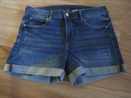 Jeans court Taille 40 (Neuf)