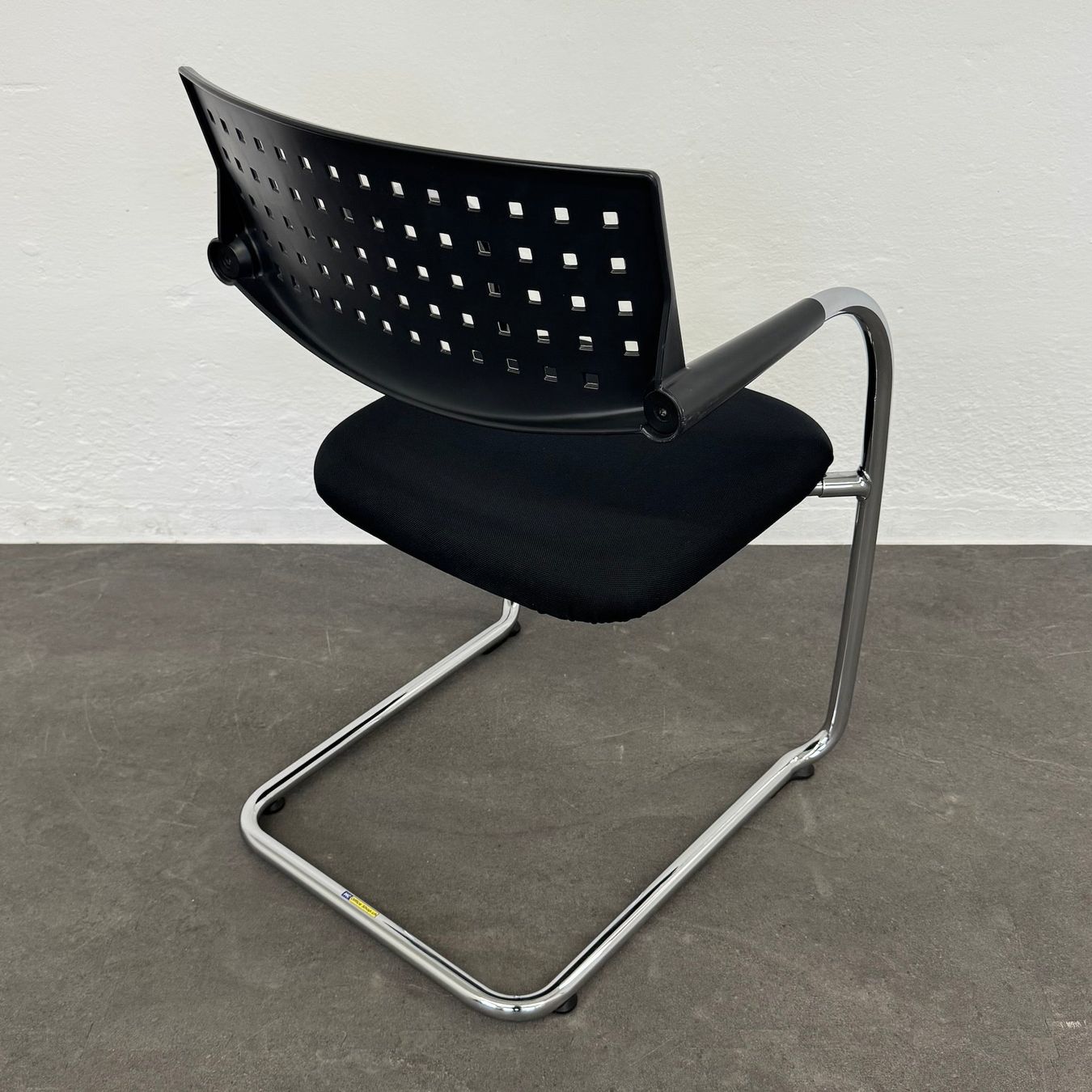 Vitra Sedie: Vitra Visavis Freischwinger - stapelbar - Schwarz-Chrom – Usato da Schönenwerd venduto da mcofficeshop 3