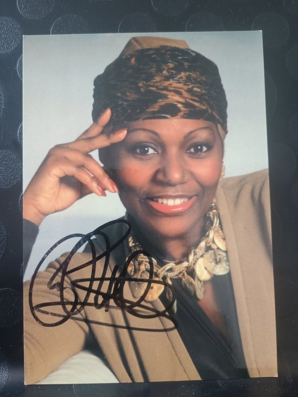 Autografi: Liz Mitchell - Boney M -  original Autogramm – Usato da Menziken venduto da Artographs