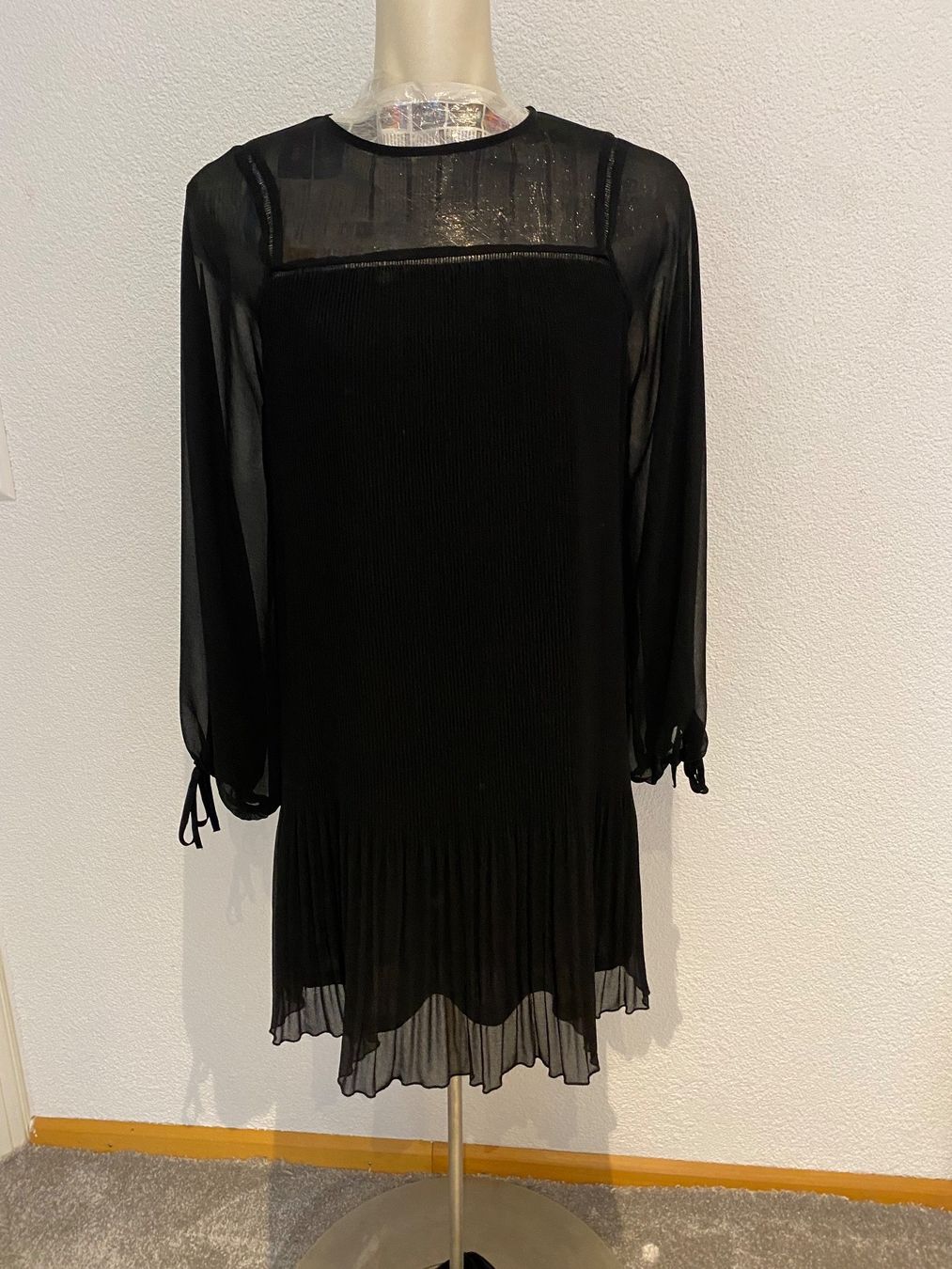 Kleider: Plissee Kleid – Gebraucht aus Liestal von Goldart
