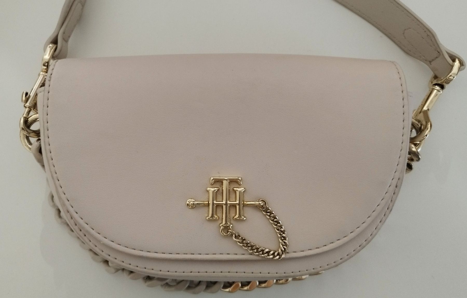 Tommy Hilfiger Taschen für Damen: Crossbody Tasche von Tommy Hilfiger – Gebraucht aus Bülach von verasara 2