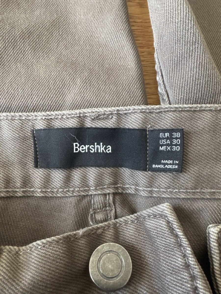 Bershka Hosen: Bershka Cargo Pants Grey Size 38 – Gebraucht aus Brittnau von iBazuka 2