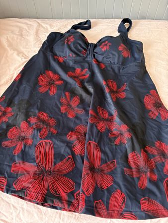 Badekleid mit Blumenmuster, neuwertig, Grösse 44