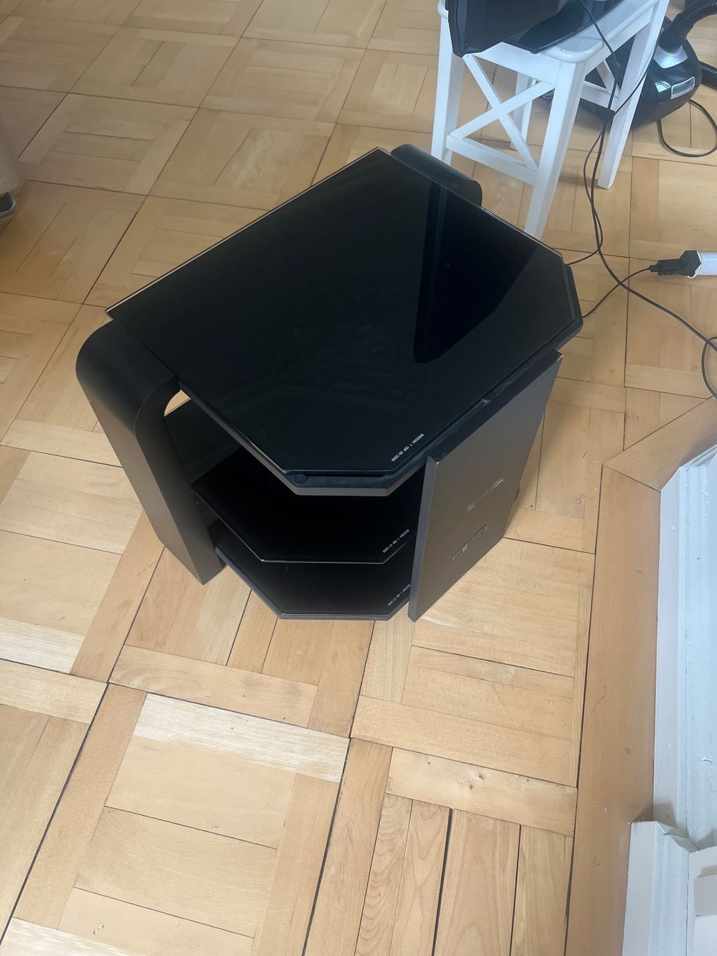 Mobili TV: Black glass tv stand – Usato da Wädenswil venduto da dm1_m5rz 1