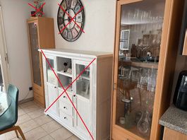 Vitrine/Schrank mit Licht, Glastüre, und Schubladen, Buche