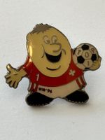 1 Pin WM 94 Maskottchen Schweiz