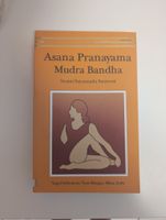 Libro di yoga in inglese