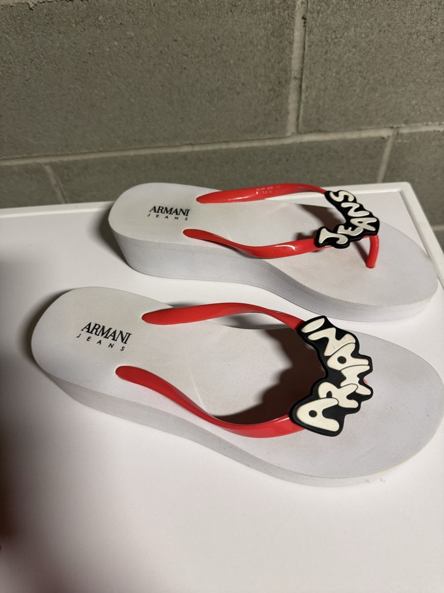 Armani Scarpe da donna: Armani Jeans flip flops EU 41 – Usato da Maloja venduto da mags413