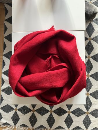 Roter Schal aus Alpaka Wolle