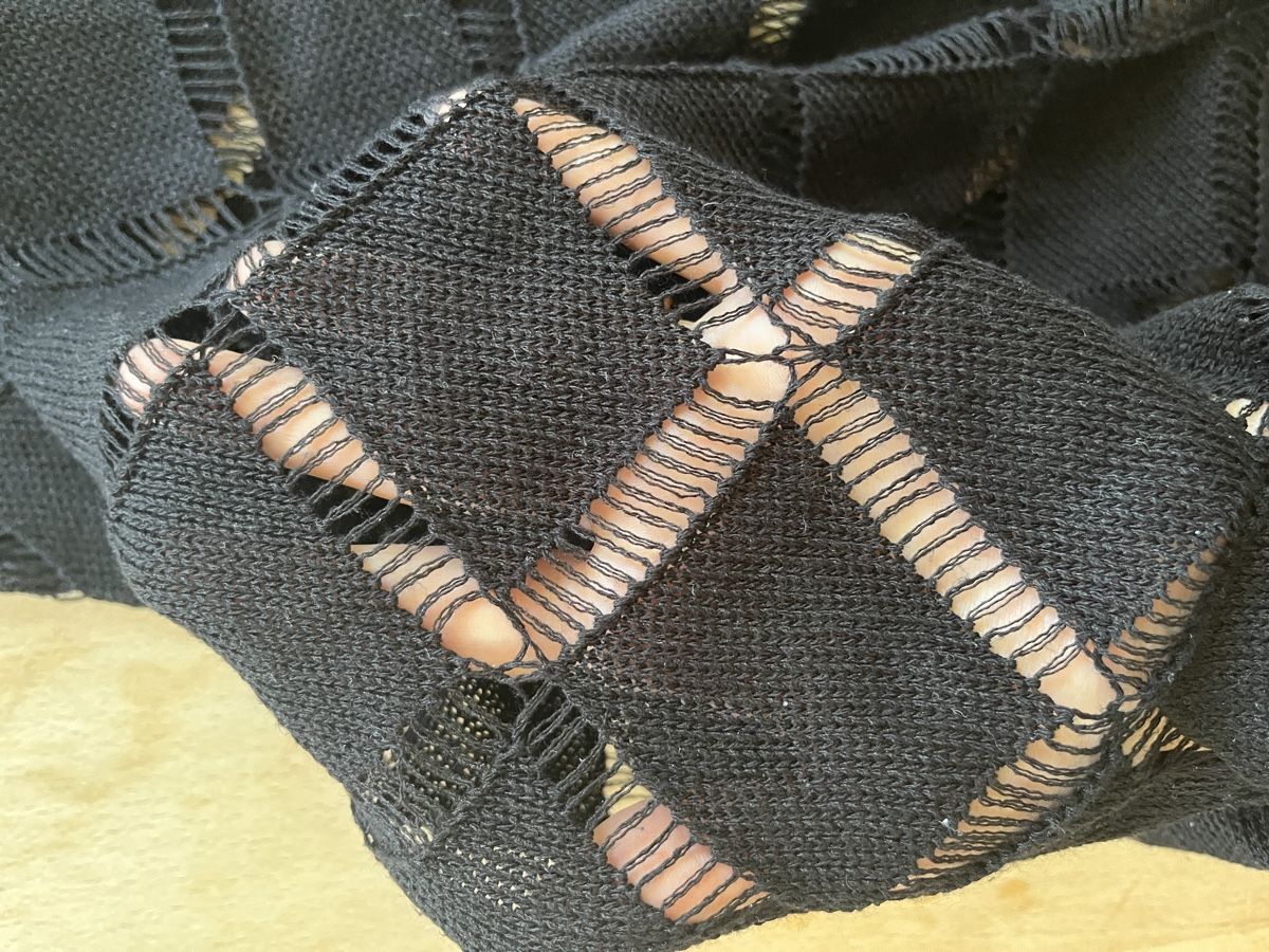 Kleider: Kleid schwarz mit Lochmuster – Gebraucht aus Bern von sosophie 3