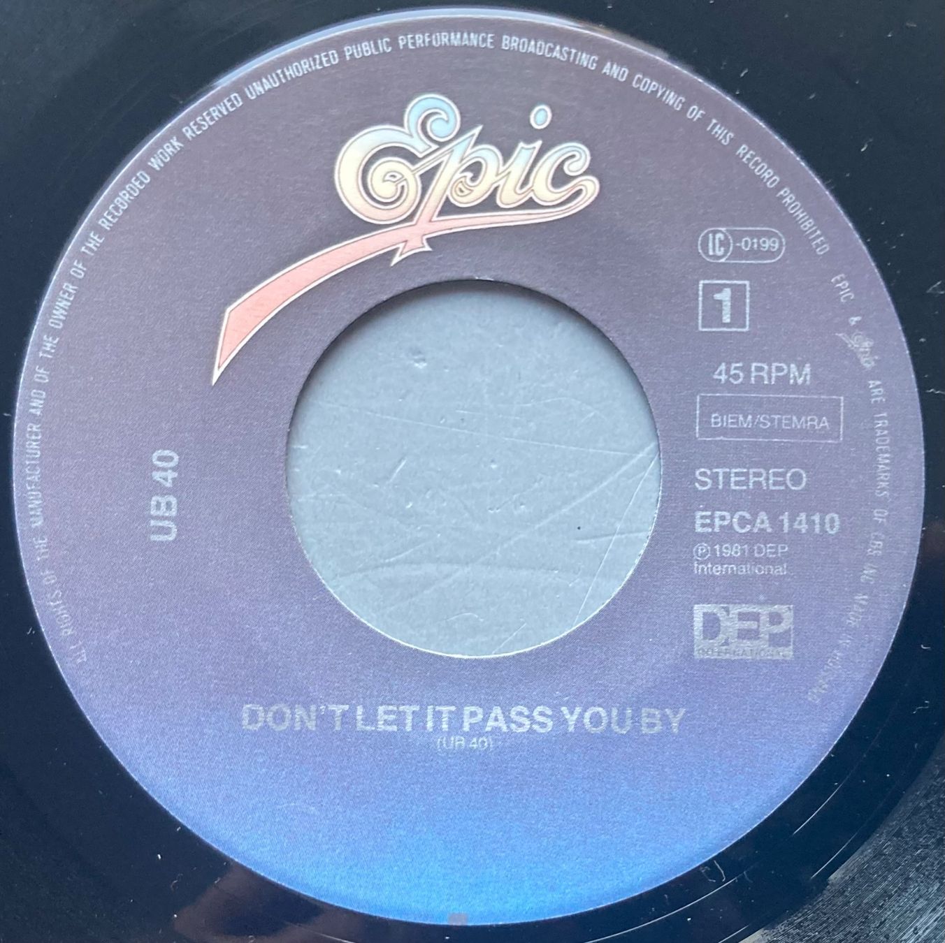 Vinyles: UB40 - DON'T LET IT PASS YOU BY / DON'T SLOW DOWN – D'occasion à Poliez-Pittet par Newtown-Records 2
