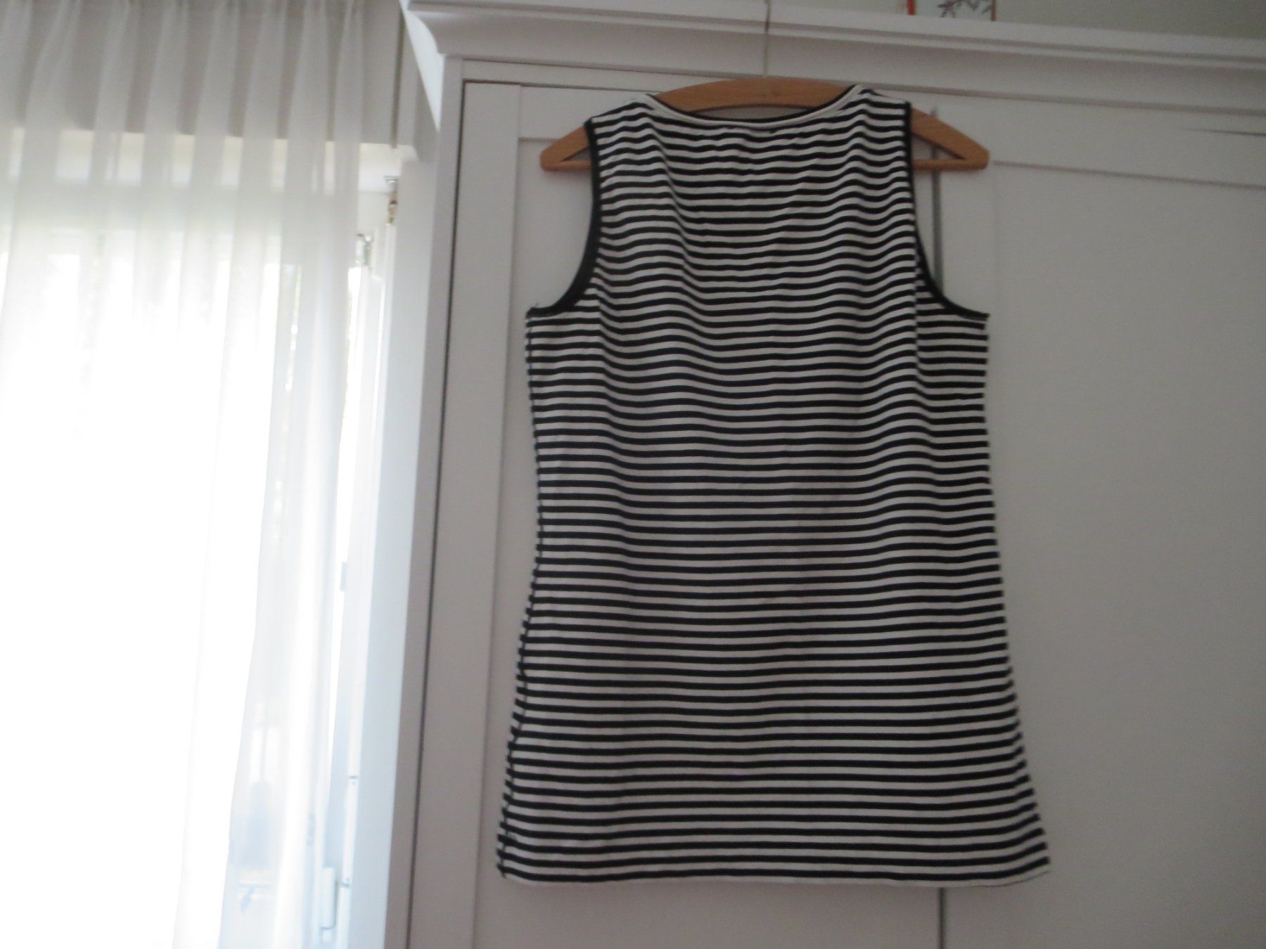 T-Shirts: 2 Ärmellose Damen Shirts /Gr. 42 – Gebraucht aus Wallisellen von Arvenstube 9