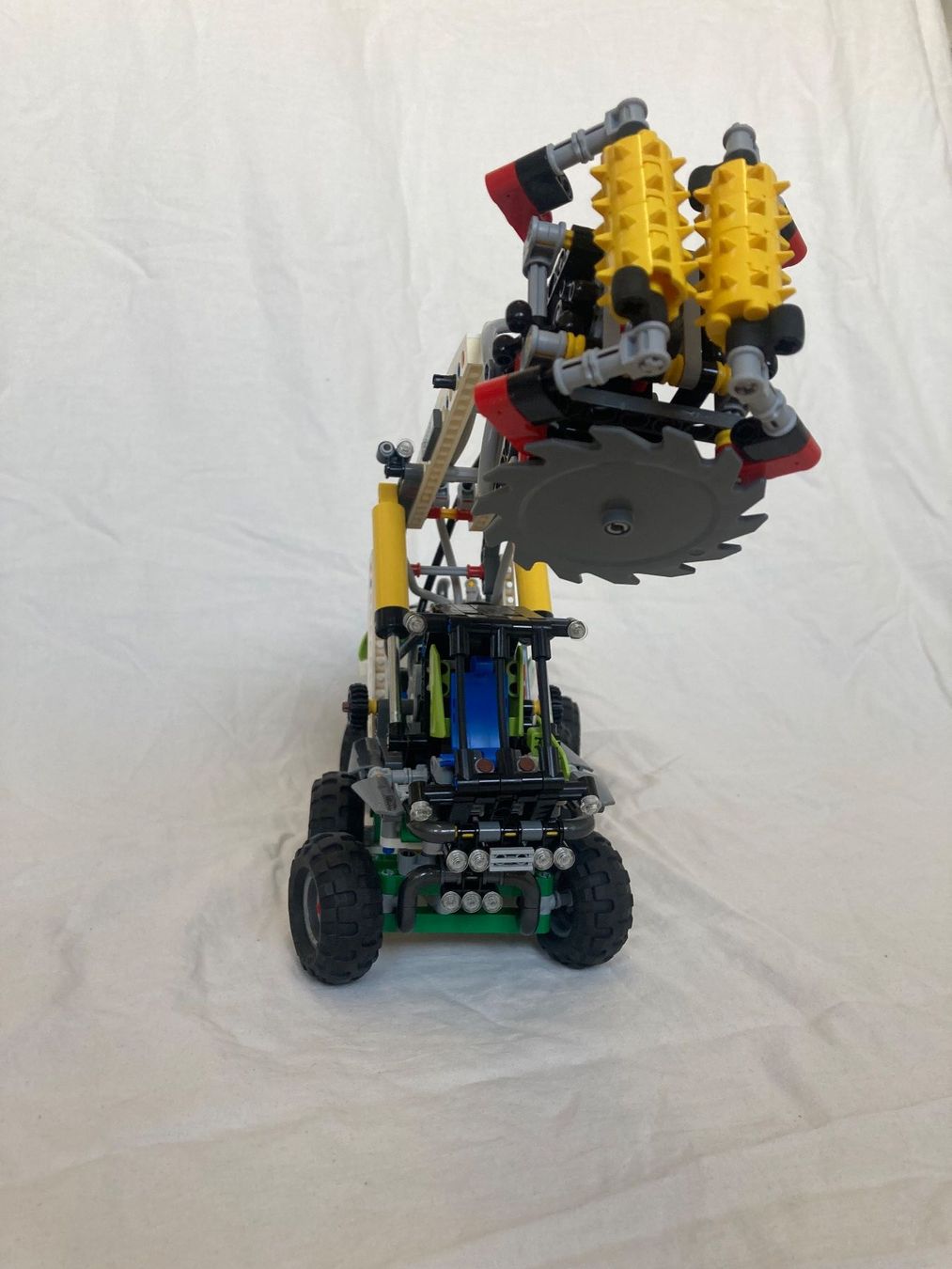 Lego Jeux de construction: Lego Technic Forest Machine 42080 80% complete – D'occasion à Winterthur par WintiBrickstore 1