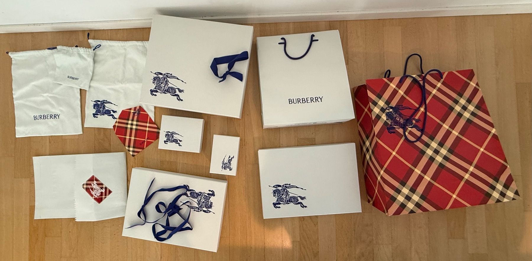 Burberry Altro in Decorazioni & Accessori: Original Burberry Geschenkboxen Set – Usato da Basel venduto da Rouge. 3