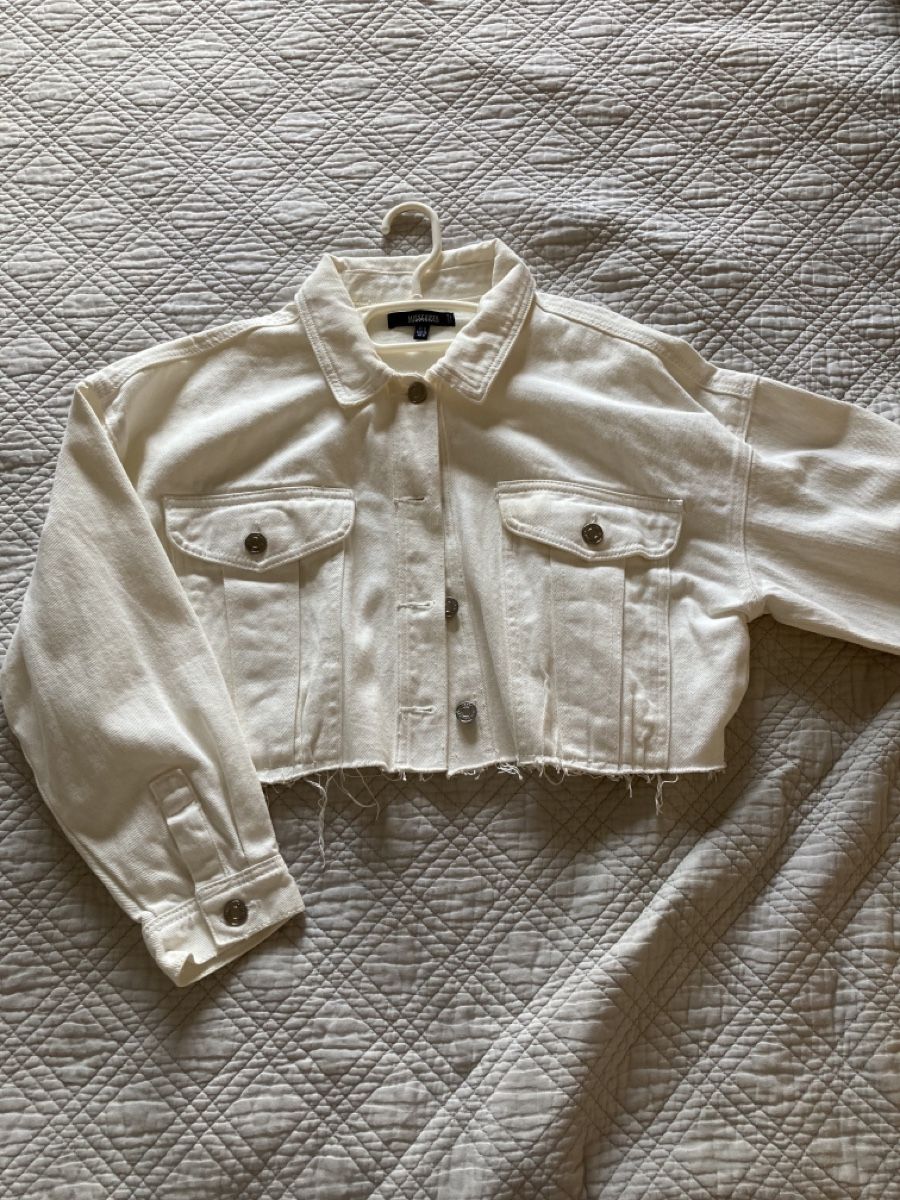 Jacken: Veste courte en Jean blanc – Neu (gemäss Beschreibung) aus Lausanne von shabnam.t