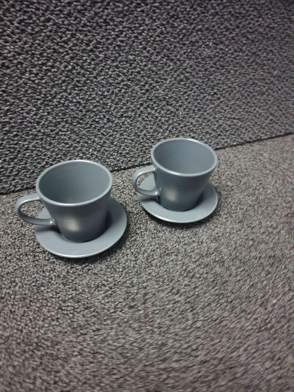 Verres: Graue Unterteller mit Kaffee Glas – D'occasion à Ruswil par M71
