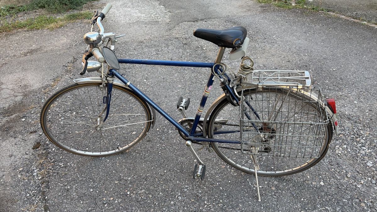 Biciclette: Oldtimer Velo blau mit Korb – Difettoso da Maisprach venduto da car_l2rm