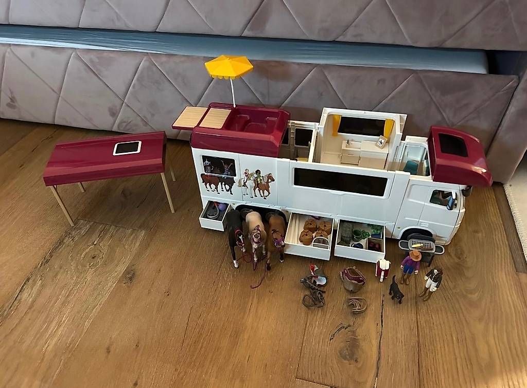 Jouets: Schleich Pferde Transporter – D'occasion à Stein am Rhein par kuh_5g2h