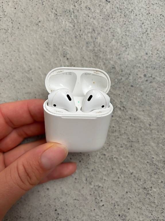 Cuffie: AirPods – Usato da Bern venduto da mari773