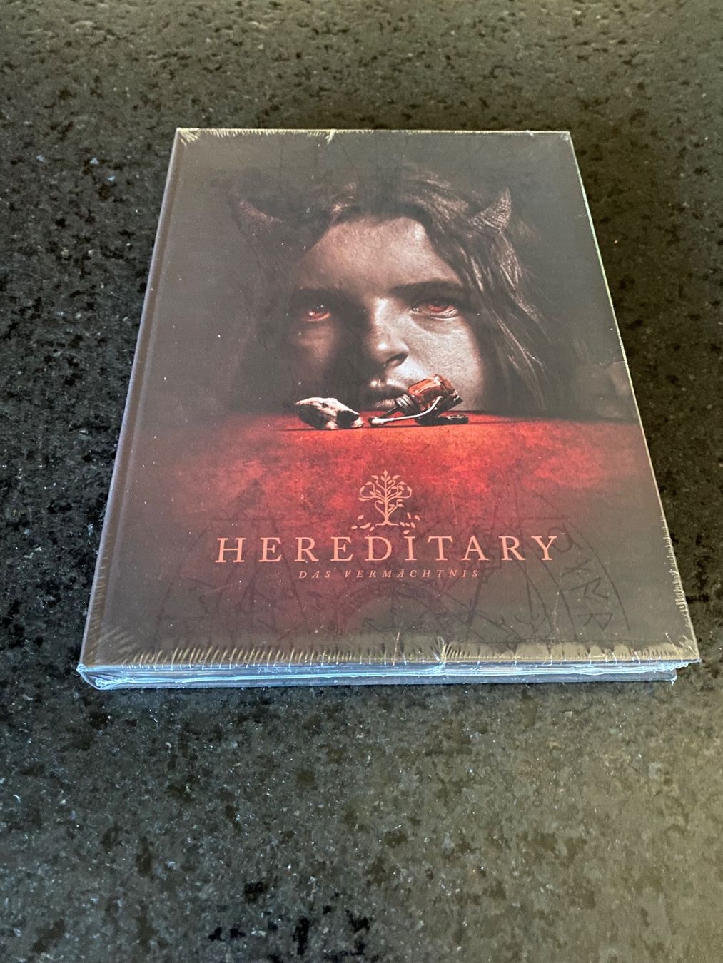 Tutti i DVDs: Hereditary Mediabook Blu-ray + DVD OVP – Nuovo e nell'imballaggio originale da Schmitten FR venduto da FilmRarities