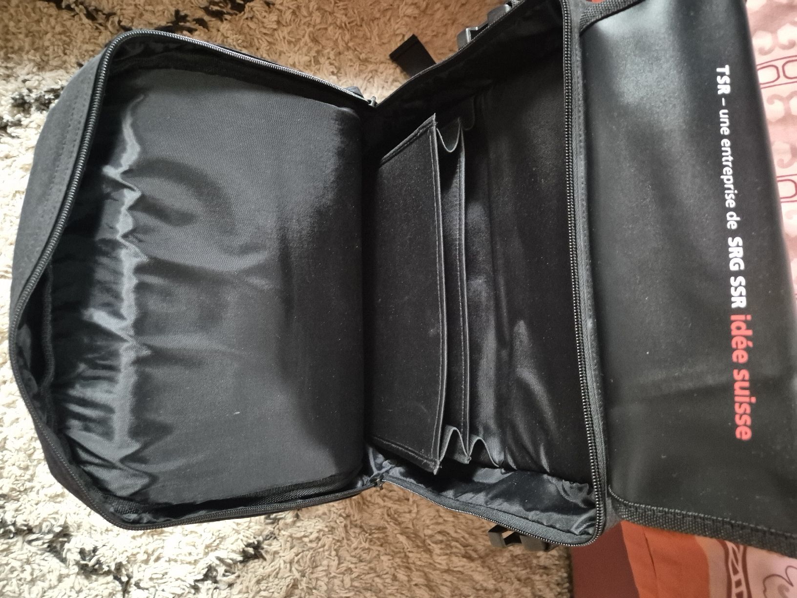 Sacs à dos: Sac à doc TSR originale, noire bon état – D'occasion à Lausanne par mly_j8yp 5