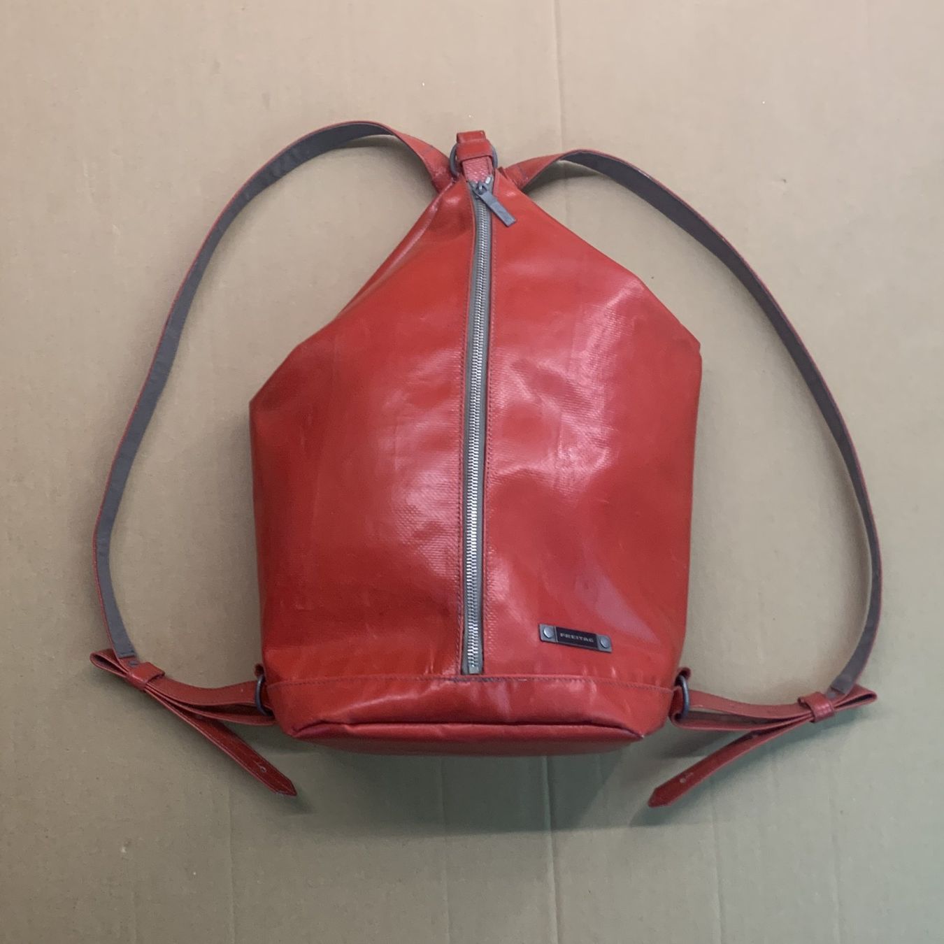 Freitag Rucksäcke: FREITAG REFERENCE R123 WOOLF BACKPACK Rucksack Tasche Rot – Gebraucht aus Chalais von Decoarts.art 1